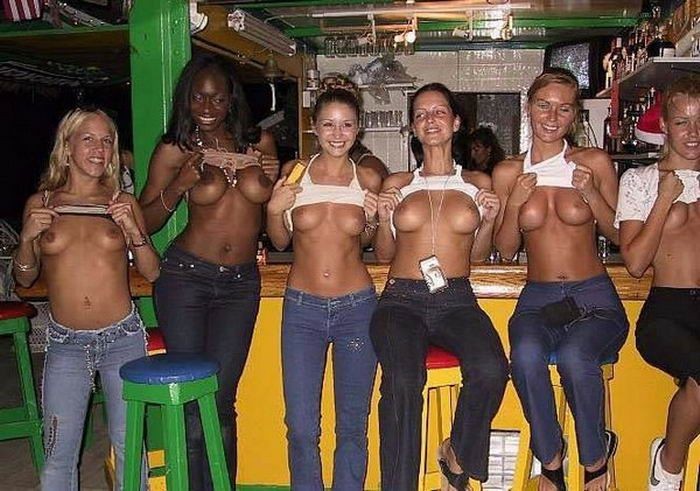 Молодые американки оголяются на пьяных тусовках 11 фото