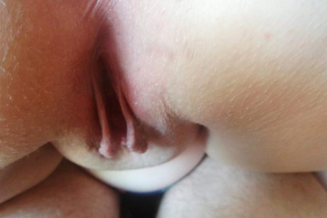 Половые губы и большой зад сексуальной леди 1 фото