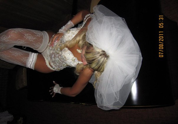 Подборка сексуальных похождений украинской блондинки после свадьбы 16 фото